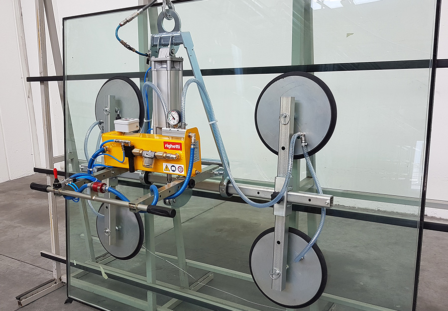 Vacuum lifter with four suction pads and 400kg lifting capacity