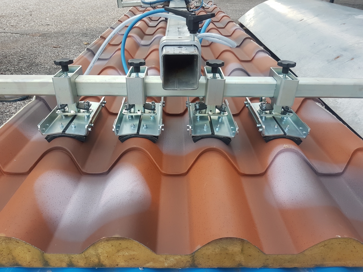 Vacuum Lifters for Roof tile shaped sandwich and insulated panels